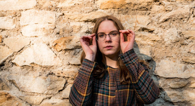 adjusting eyeglasses so they fit 640×350